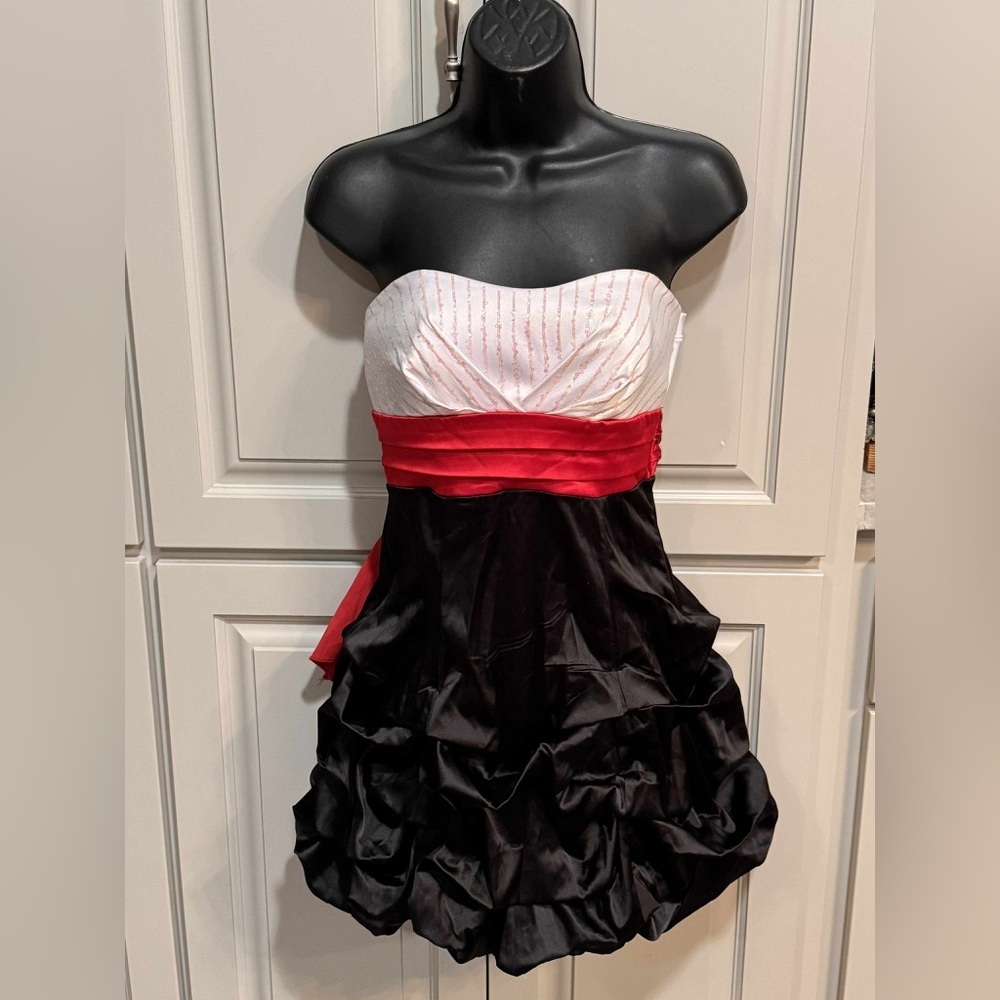 Ruby Rox Strapless Dress with Red and Black Details juniors size 3